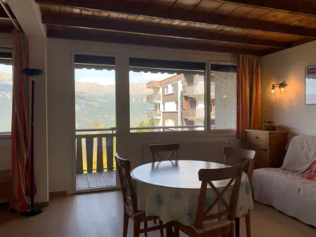 Studio 4 pers. face aux pistes, balcon vallée : photo 2