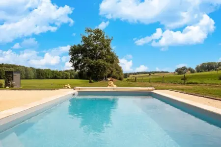 Maison de gare rénovée piscine, vue Château Hautefort : photo 4