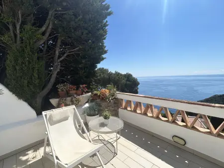 Maison mitoyenne rénovée à Begur, vue mer et piscine : photo 8