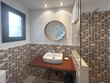 Maison mitoyenne rénovée à Begur, vue mer et piscine : photo 18