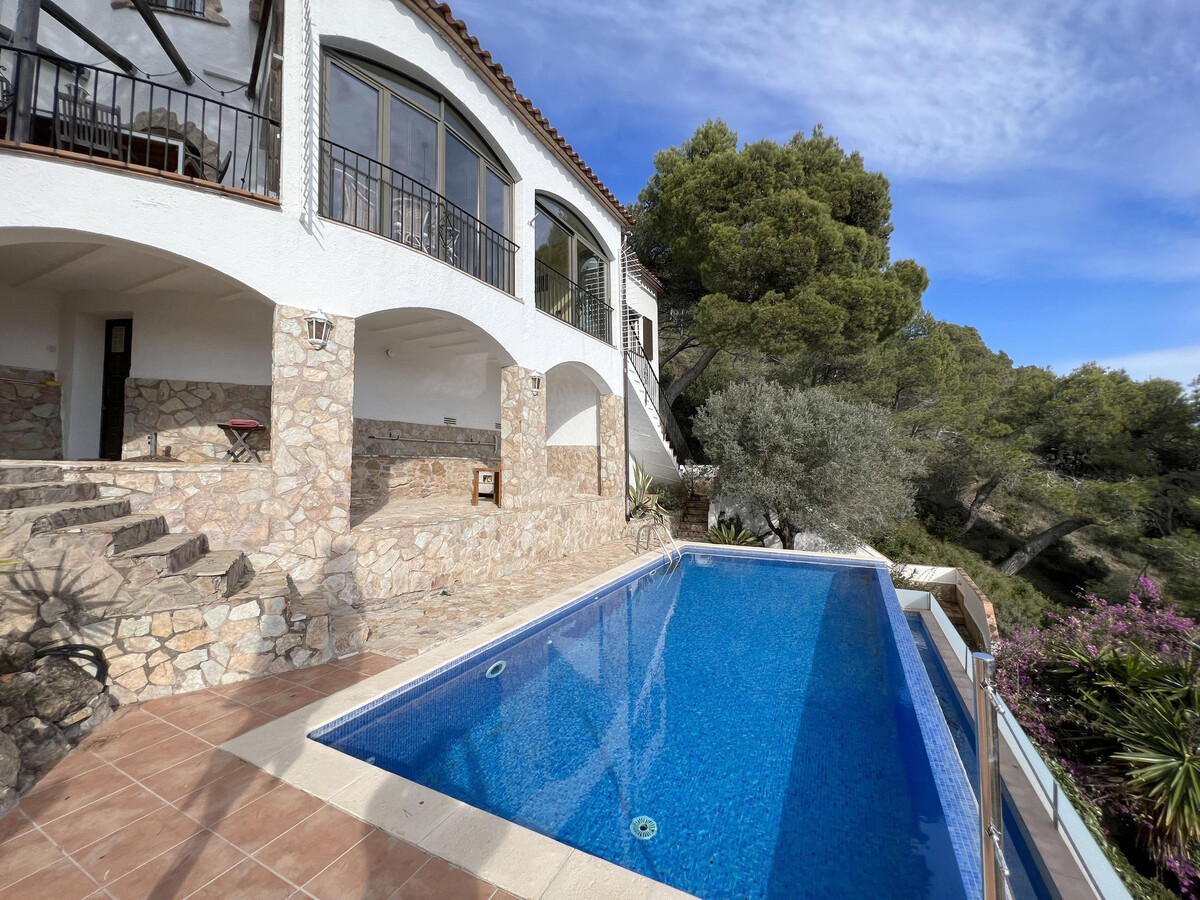 Villa méditerranéenne à Begur, vue mer et piscine - Photo 1