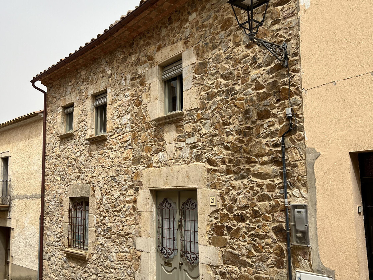 Maison de ville 1788 rénovée, piscine & jardin à Begur - Photo 3