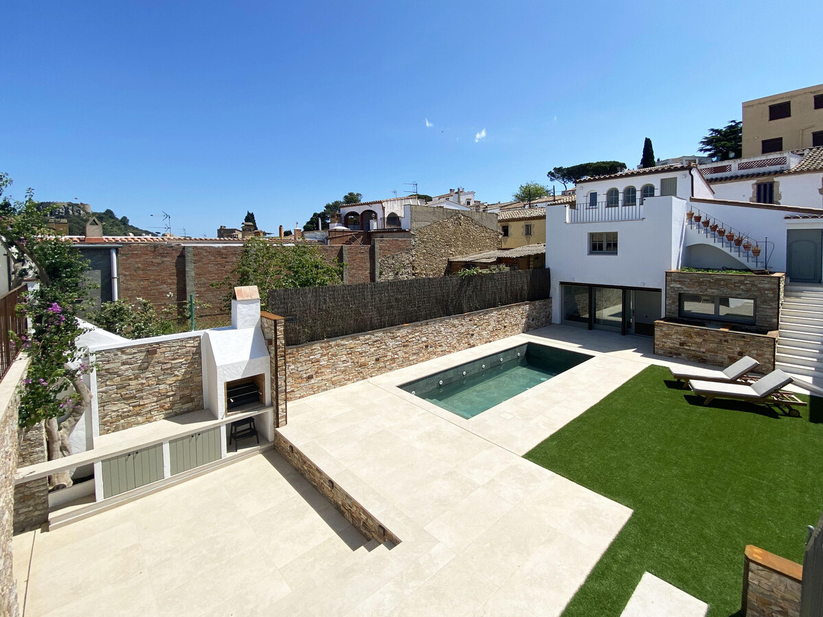 Maison de ville 1788 rénovée, piscine & jardin à Begur - Photo 4