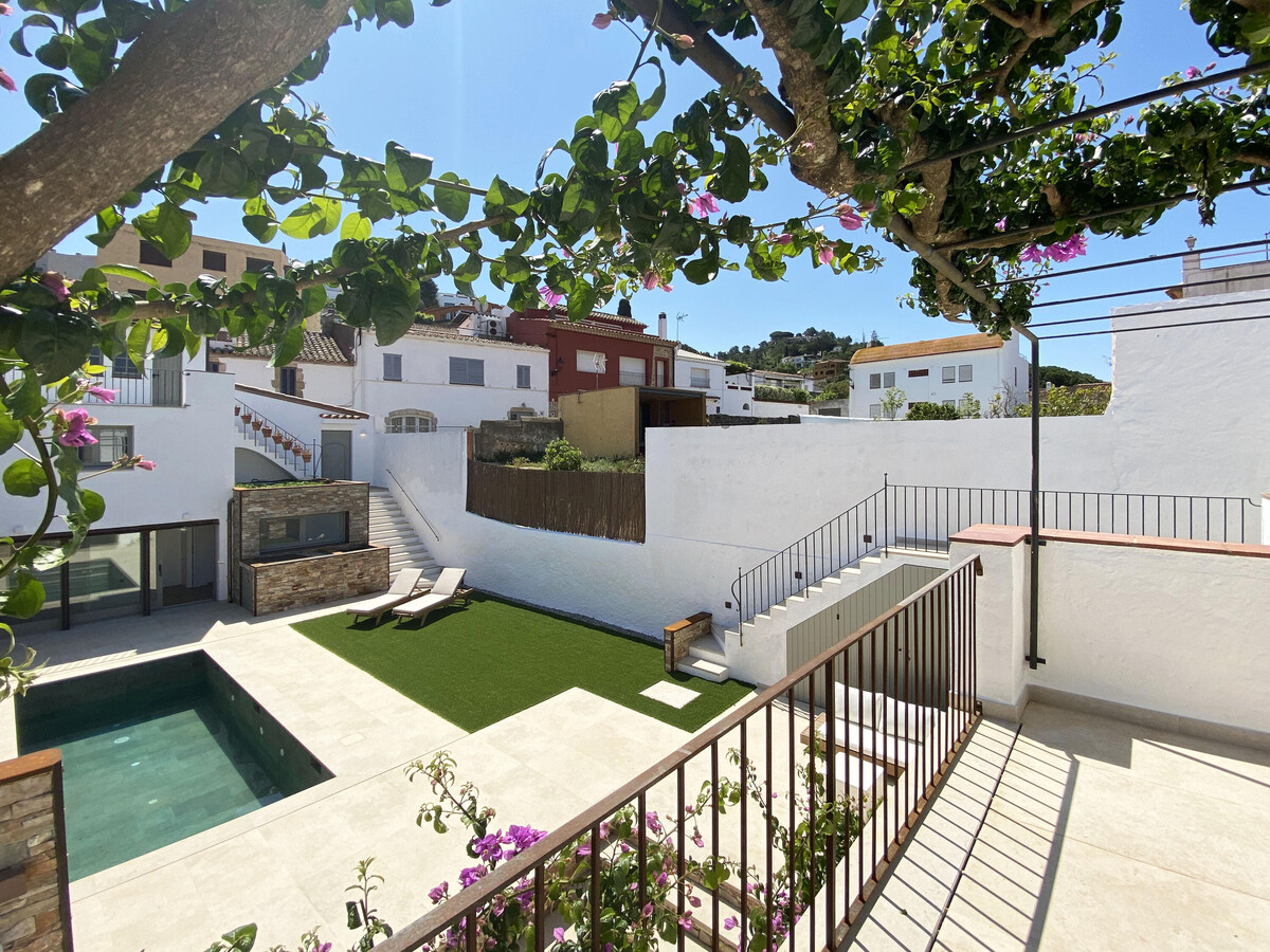 Maison de ville 1788 rénovée, piscine & jardin à Begur - Photo 23