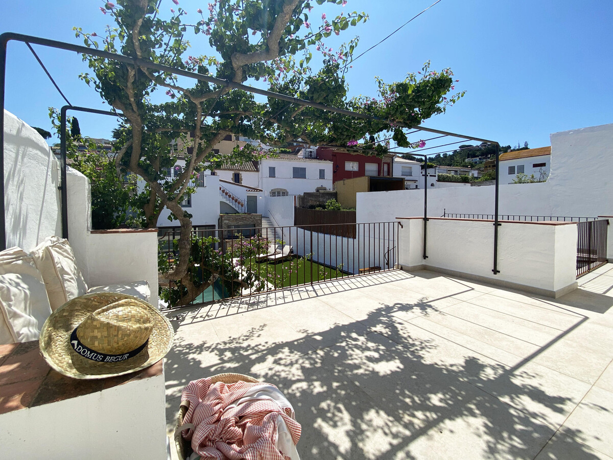 Maison de ville 1788 rénovée, piscine & jardin à Begur - Photo 25