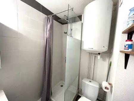 Appartement rénové à 50m de la plage, 4 pers, parking privé : photo 10