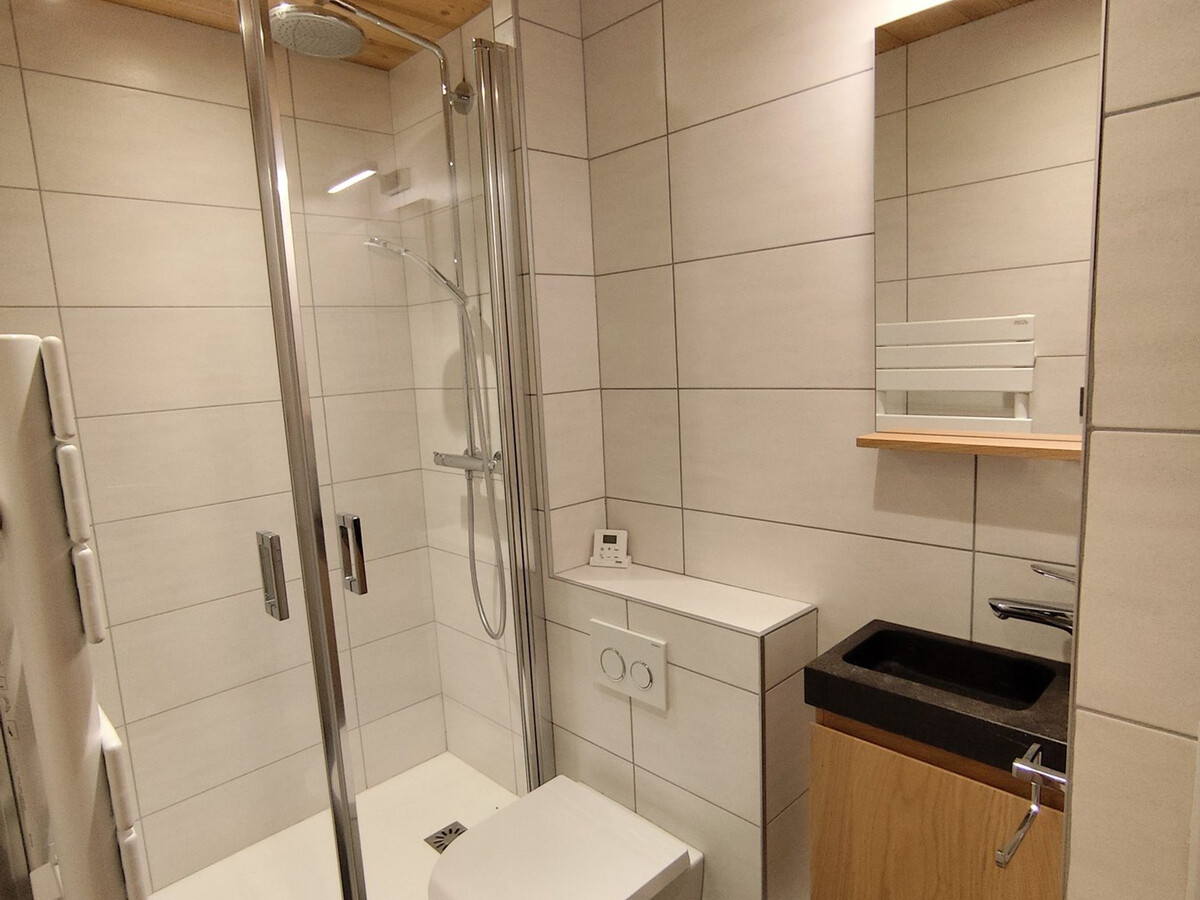 Appartement skis aux pieds, 7 personnes, vue montagne à Méribel - Photo 8