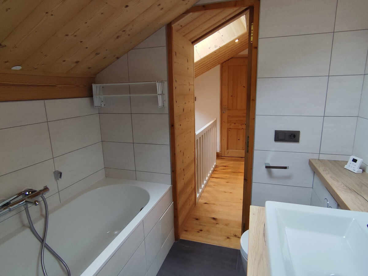 Appartement skis aux pieds, 7 personnes, vue montagne à Méribel - Photo 13