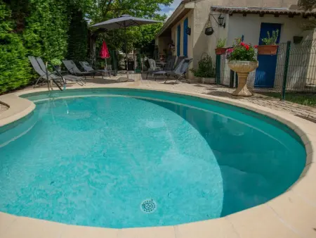 Location maison à Clarensac, Maison de charme avec jardin et piscine privée
