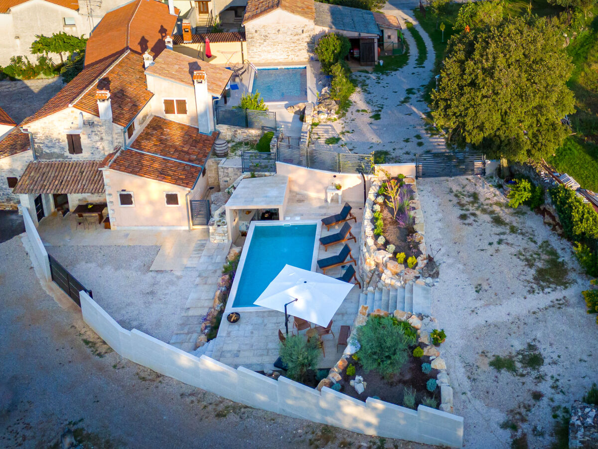 Botra Maria Luxury – Maison 4 pièces avec piscine privée - Photo 29