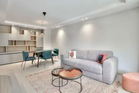 Location appartement à Cannes, Appartement de standing avec balcon - 2CH/6P - Cannes