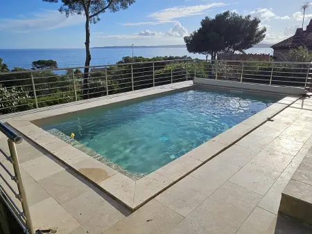 Location villa à Les Issambres, Villa charmante avec piscine, clim, wifi et parking à 300m de la mer