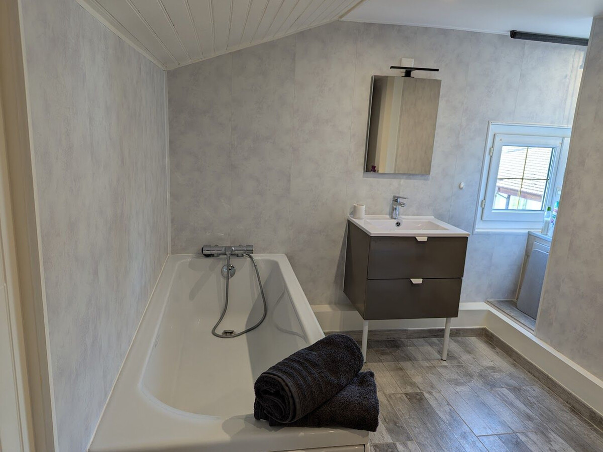 Maison 5 chambres, jardin privé, 9 personnes à Dinozé - Photo 15