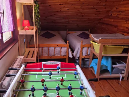Chalet Chez Séverine à Ventron, baby-foot et terrain de jeux : photo 12