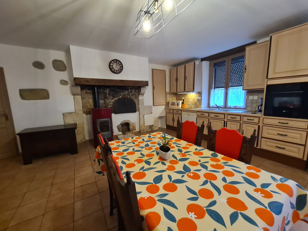 Gîte 5 personnes avec jardin clos et jacuzzi à La Berthenoux - Photo 1