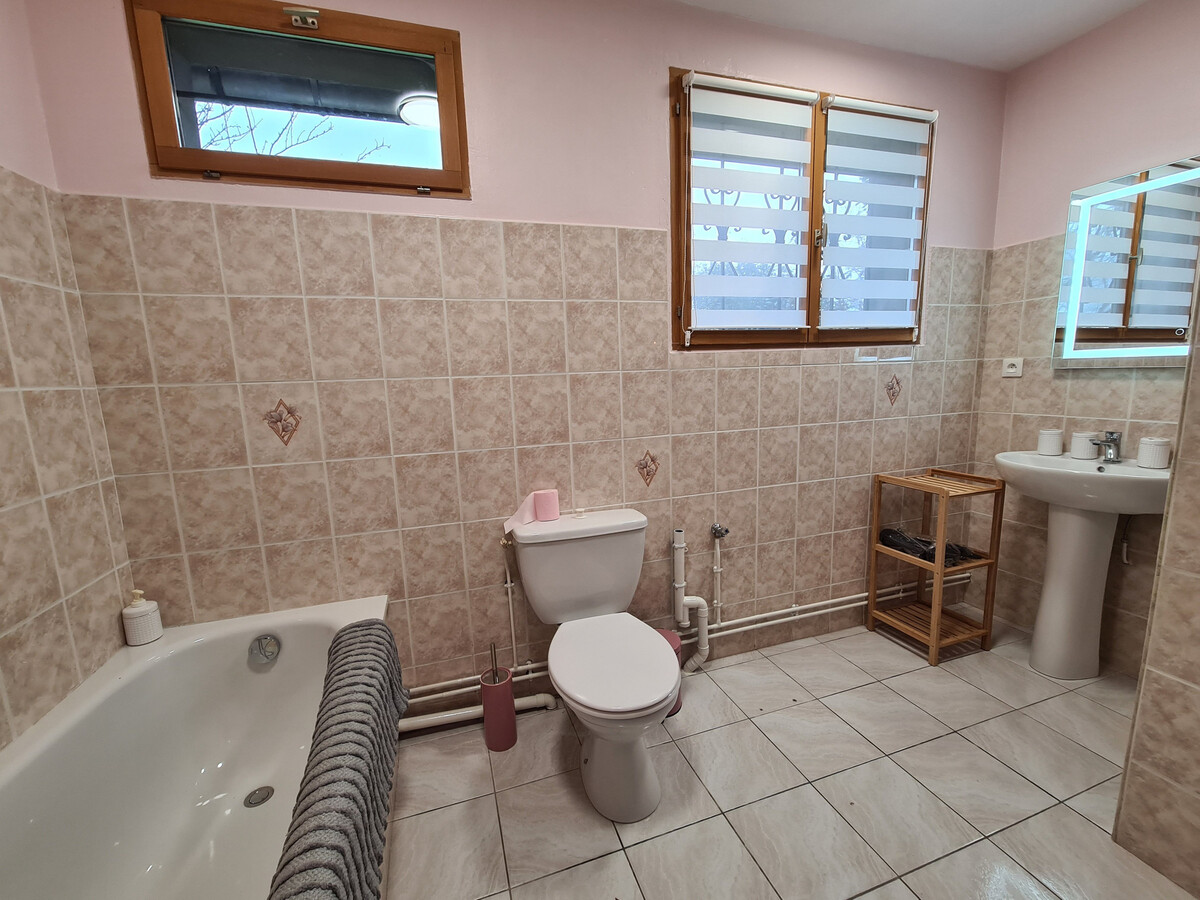 Gîte 5 personnes avec jardin clos et jacuzzi à La Berthenoux - Photo 3