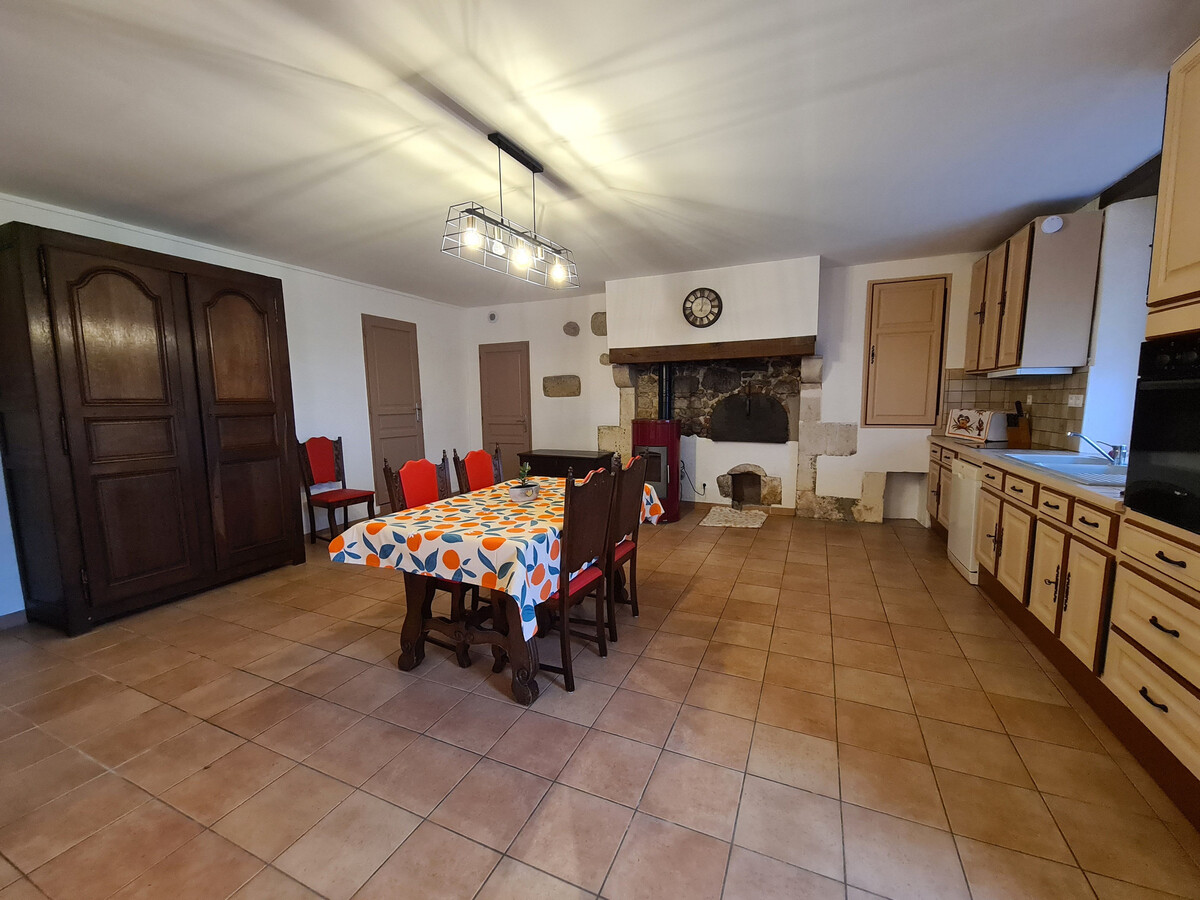 Gîte 5 personnes avec jardin clos et jacuzzi à La Berthenoux - Photo 5