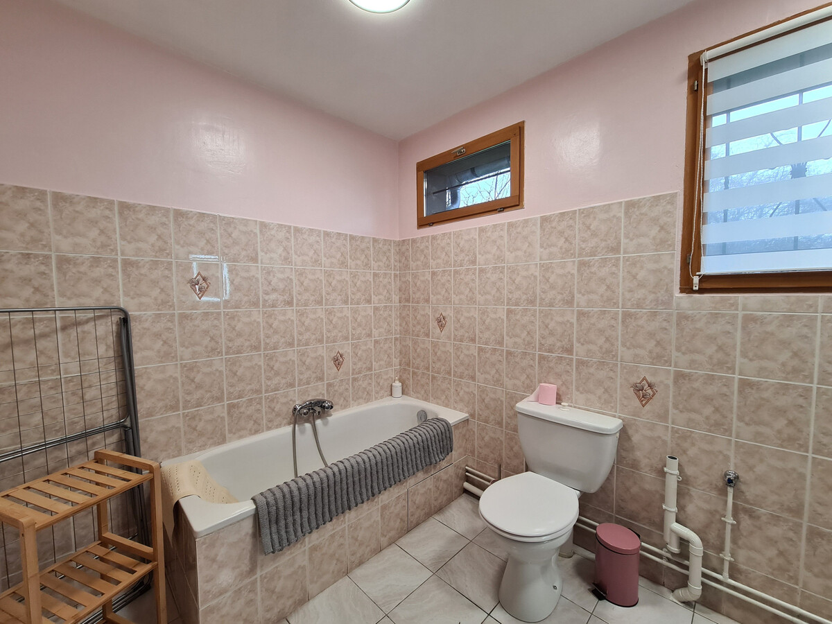 Gîte 5 personnes avec jardin clos et jacuzzi à La Berthenoux - Photo 7