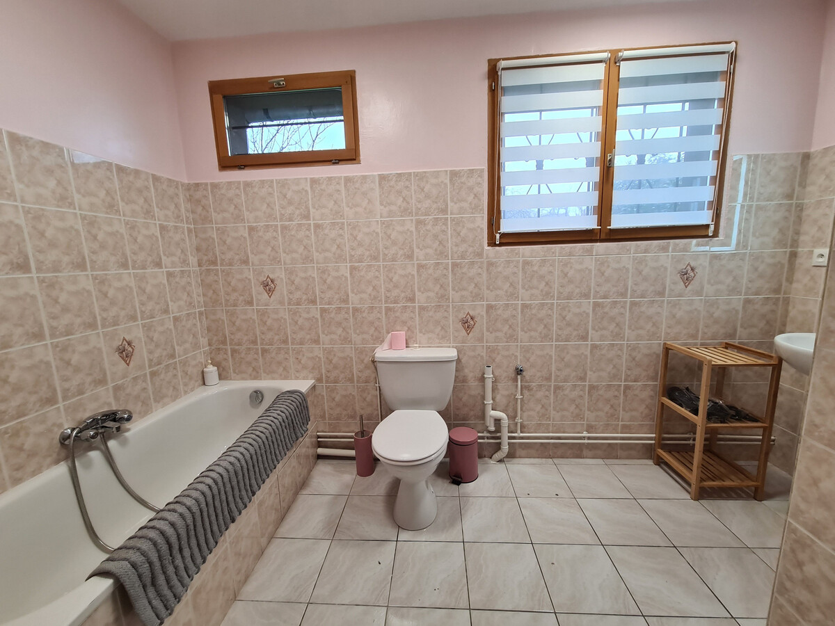Gîte 5 personnes avec jardin clos et jacuzzi à La Berthenoux - Photo 9
