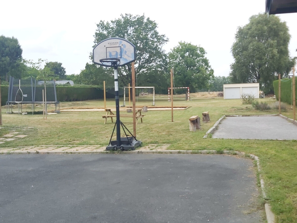 Gîte Berry 12 pers. : piscine chauffée et terrains de sport - Photo 11