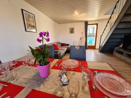 Location gite à Ségry, Gîte familial avec piscine partagée, terrasse et WiFi
