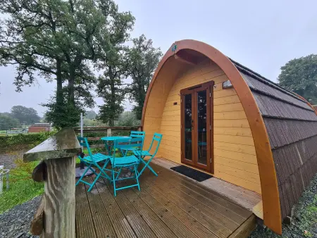 Location maison à Pouligny Notre Dame, Cabane forestière en Berry près dune base nautique