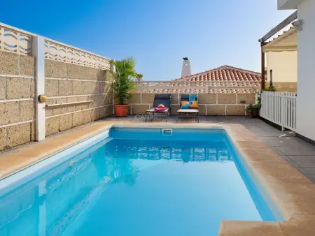 Location appartement à Adeje, Maison lumineuse avec piscine privée et jardin à Tenerife