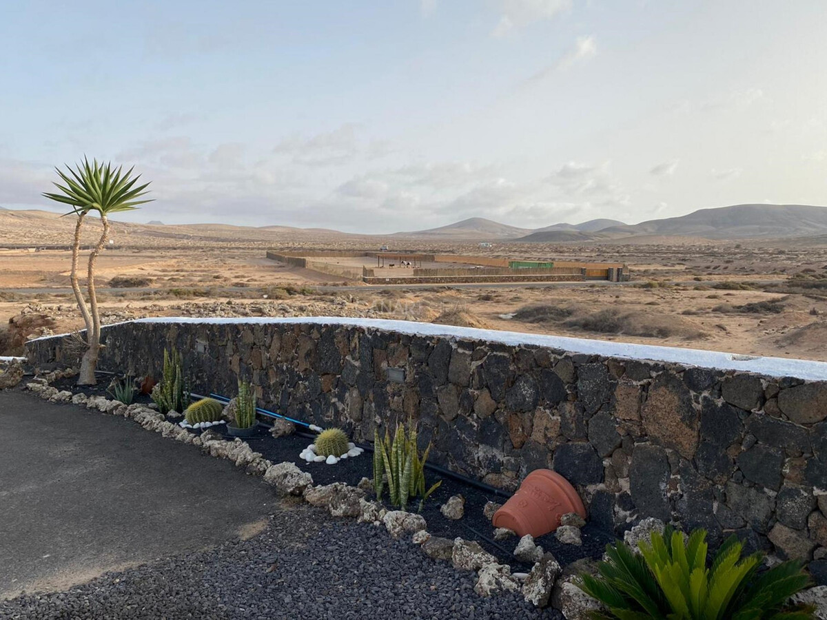 Maison Indira à Lajares : piscine privée et terrasse panoramique - Photo 16