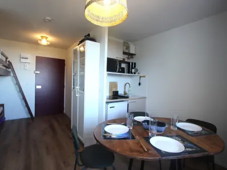Location appartement à Chamrousse, Studio avec balcon au 7ème étage, équipements pratiques