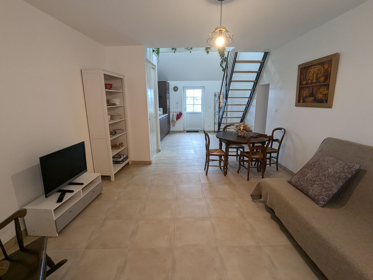 Gîte Les Ratys : longère en pierre à Chaingy - Photo 2