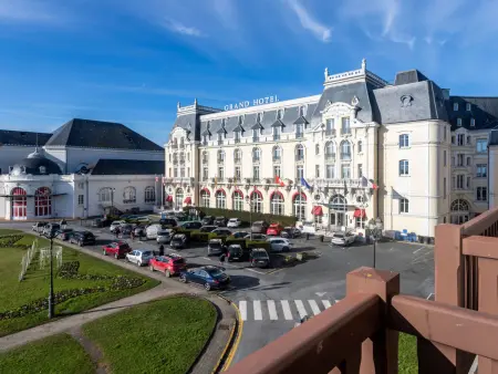 Le Normandie Home - Apt 3 pièces Cabourg, vue Casino : photo 17