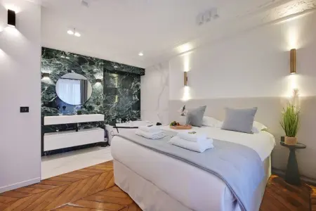 Location appartement à Paris, Charmant appartement - 2BR/6P - Gare Saint-Lazare
