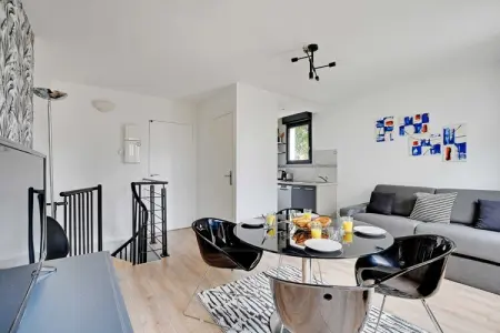 Location appartement à Orly, Superbe Duplex avec Sauna 1BR/4P au coeur de la ville d'Orly