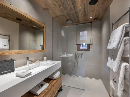 Chalet spacieux avec piscine, sauna et cheminée - Photo 7