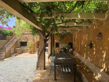 Location maison à Begur, Maison de village charmante avec jardin privé, terrasses et barbecue au centre de Begur