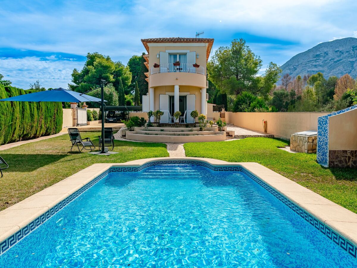 Villa Coquette à Dénia : 5 chambres, piscine et vue montagne - Photo 1
