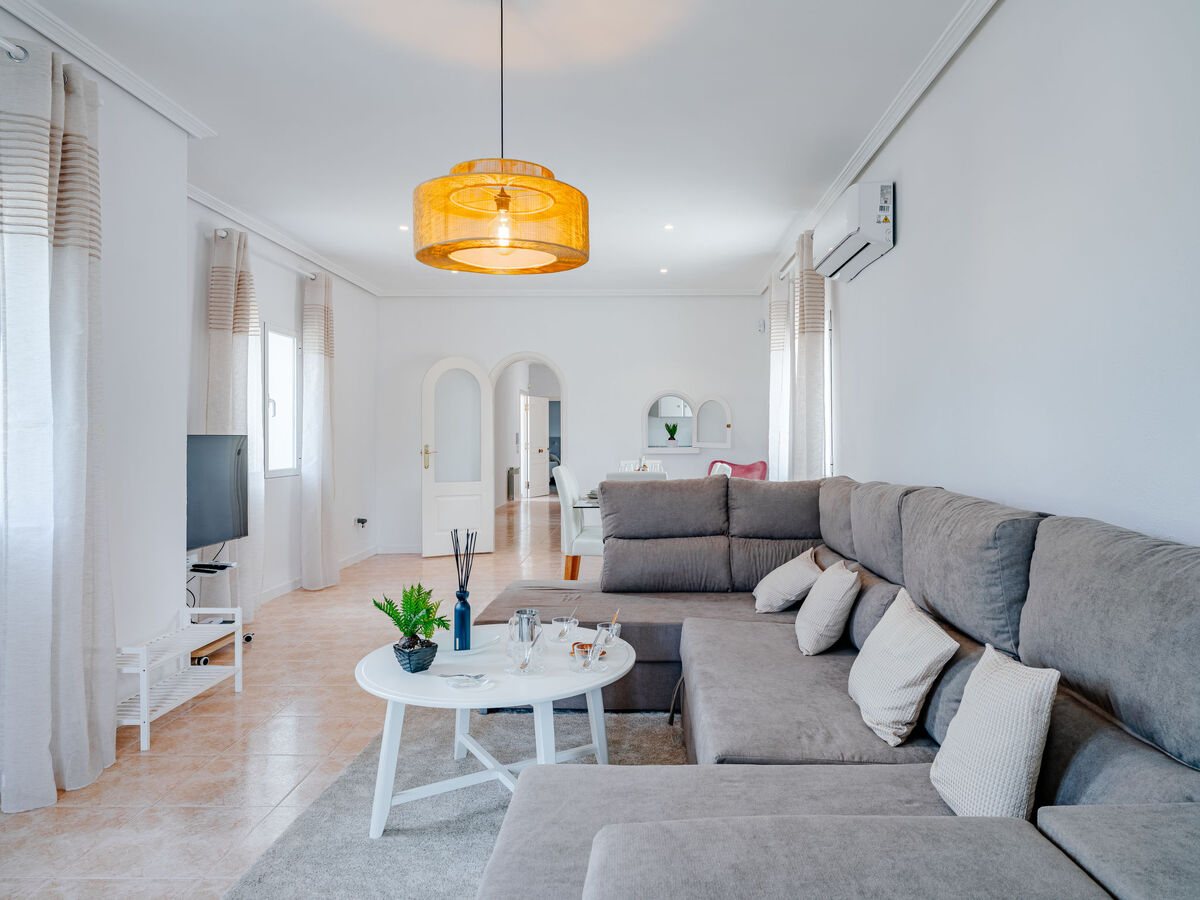Villa Coquette à Dénia : 5 chambres, piscine et vue montagne - Photo 4