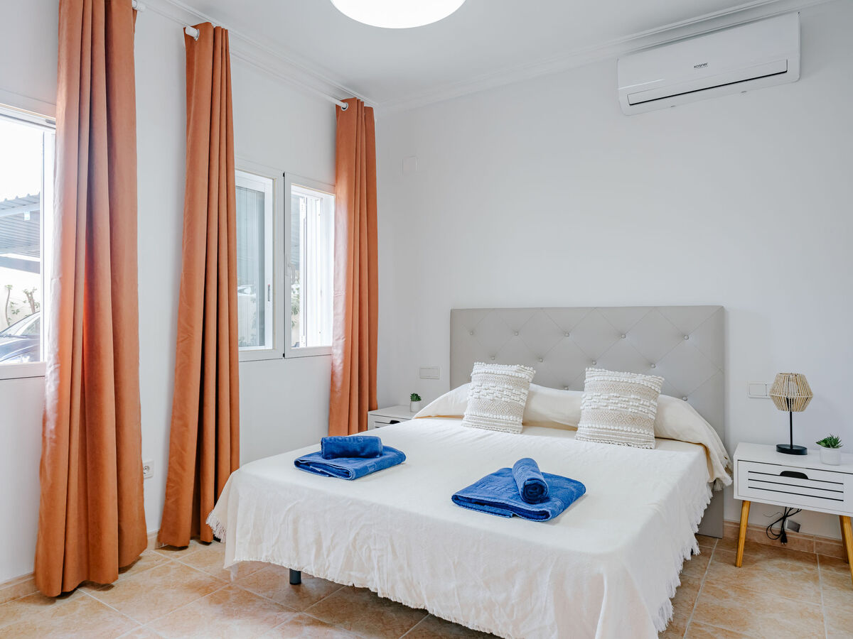 Villa Coquette à Dénia : 5 chambres, piscine et vue montagne - Photo 17
