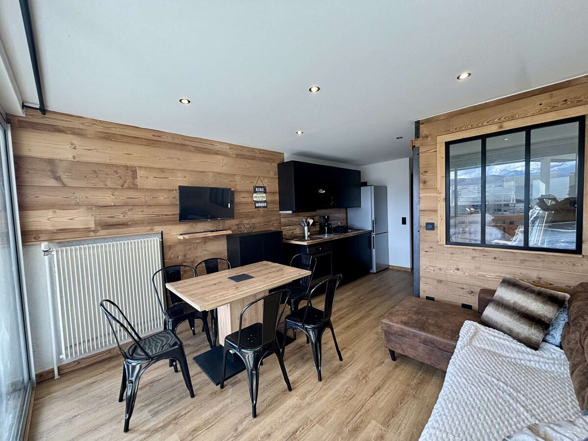 Studio 6 pers. L'Alpe d'Huez, retour skis pied immeuble - Photo 1