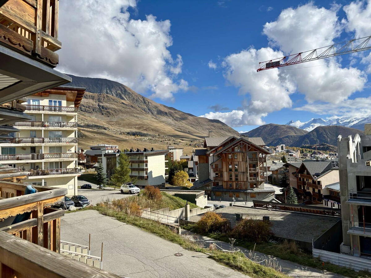 Studio 6 pers. L'Alpe d'Huez, retour skis pied immeuble - Photo 2