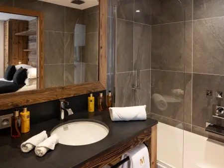 Chalet luxueux sur les pistes, sauna, parking inclus - Photo 10