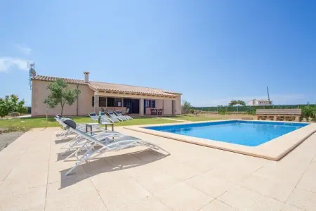 Villa S'estacio à Muro : piscine 10x5m et jardin 120m² : photo 2