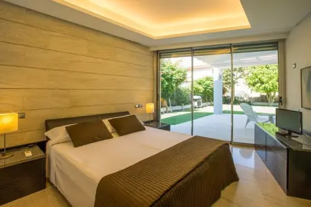 Villa Agusmar – 10 pers, piscine sel et terrasse vue mer : photo 17
