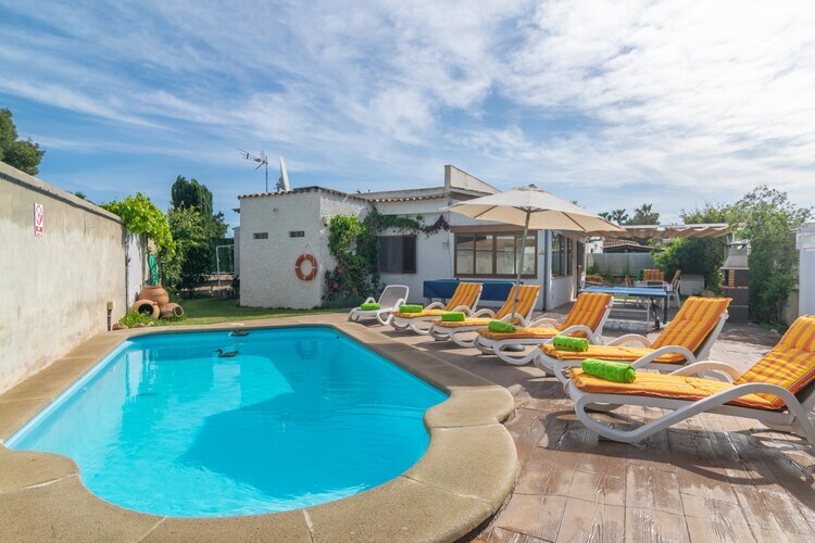 Villa Luna à Puerto De Alcudia : piscine et jardin - Photo 3