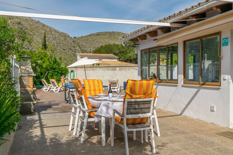 Villa Luna à Puerto De Alcudia : piscine et jardin - Photo 7