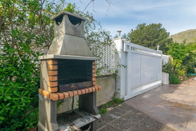Villa Luna à Puerto De Alcudia : piscine et jardin - Photo 15