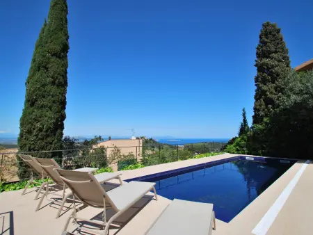Location maison à Begur, Villa en plein centre à Begur avec piscine privée