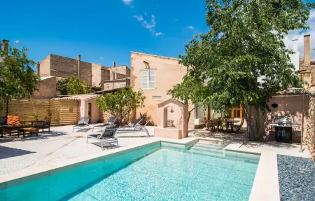 Maison Jaume II à Llucmajor, piscine et jardin : photo 2