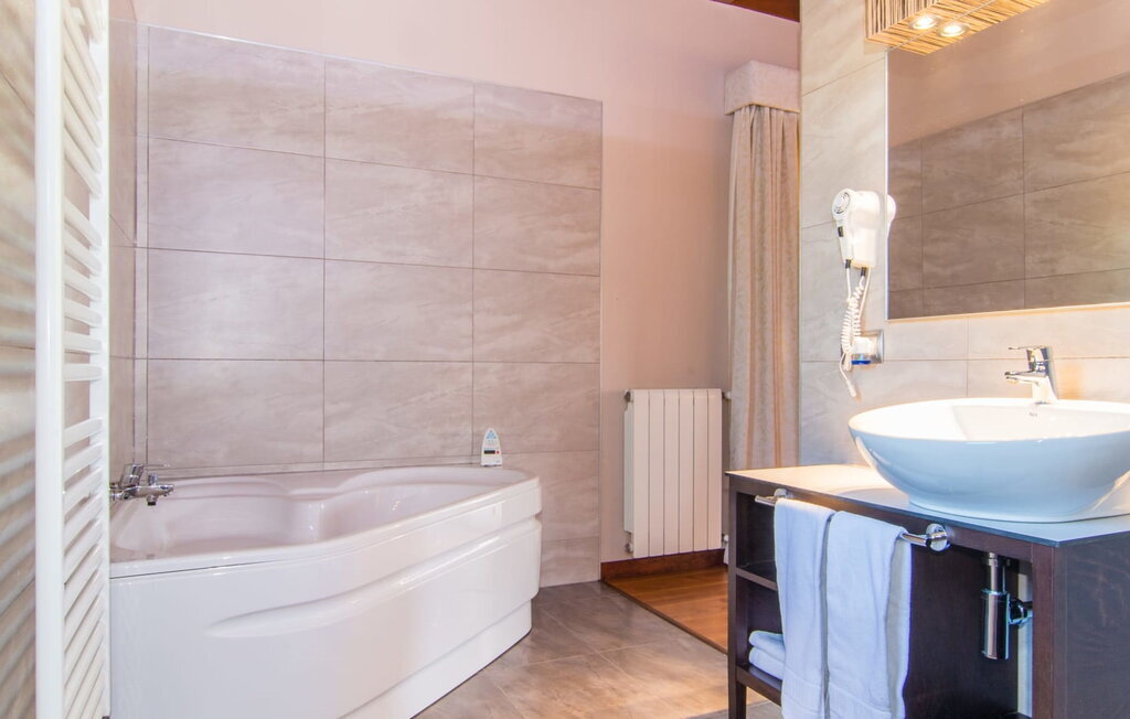 Villa Conies Salvia - 7 chambres, piscine et terrain 20 000 m² - Photo 34