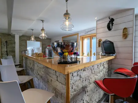Chalet familial spacieux avec spa, sauna et salle de jeux - Photo 9